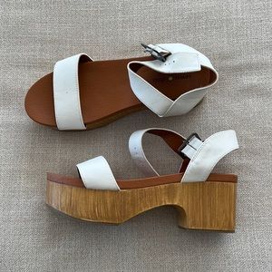 Faux wood platform sandals
